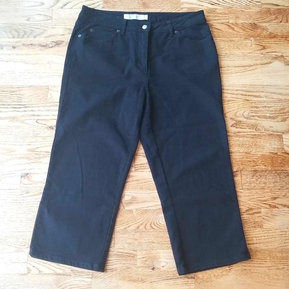 (12/22L) Denver Hayes Black Denim Capris Casual Minimalist Classic Neutral